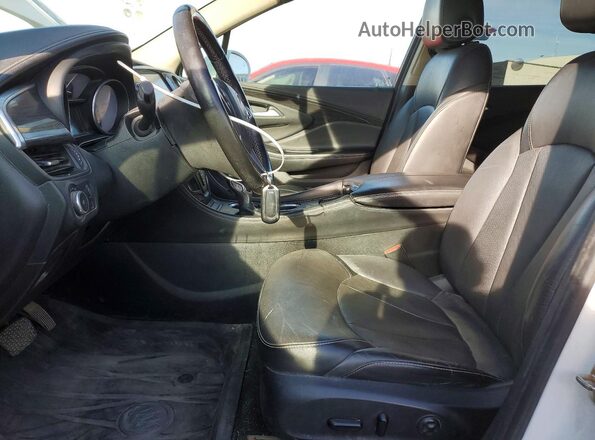 LRBFX2SA3JD017486 2018 BUICK ENVISION Белый Вид салона спереди