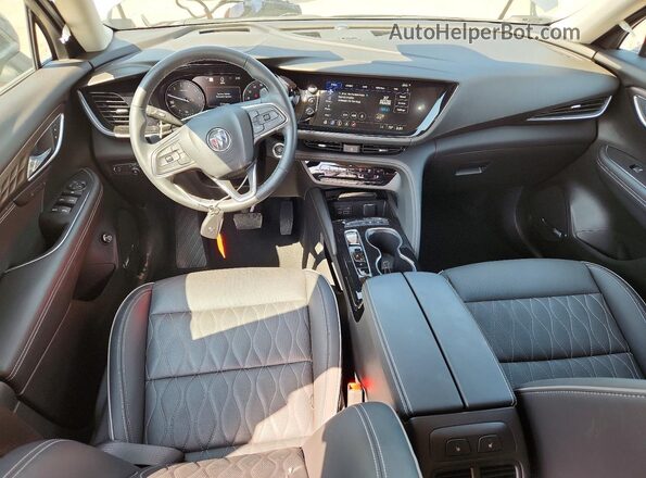 LRBFZRR43PD048331 2023 BUICK ENVISION Серебряный Вид панели приборов