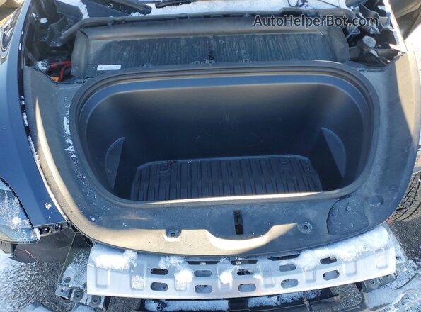 LRWYGDFD5PC071930 2023 TESLA MODEL Gray Vista interior trasera
