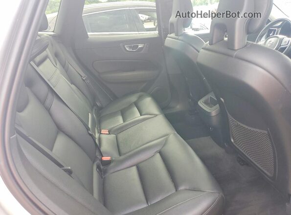 LYV102RK0JB077329 2018 VOLVO XC60 Серебряный Вид задней части салона