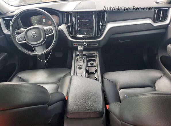 LYV102RK0JB077329 2018 VOLVO XC60 Серебряный Вид панели приборов