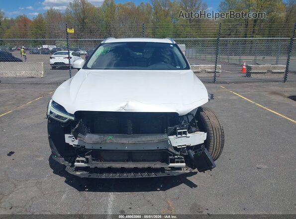 LYV102RKXKB233040 2019 VOLVO XC60 White Widok wnętrza z tyłu
