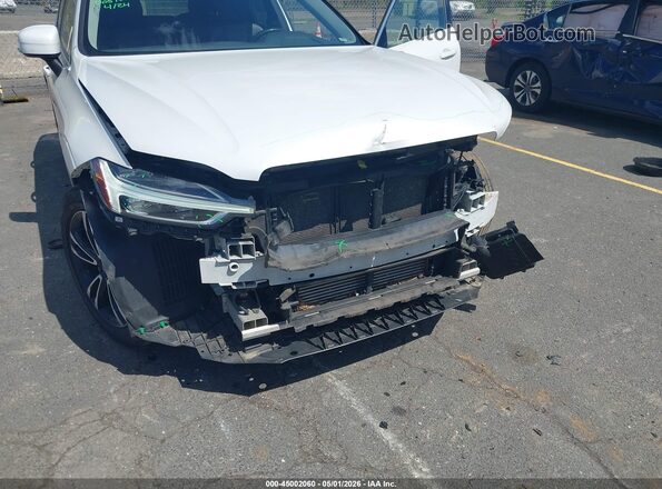 LYV102RKXKB233040 2019 VOLVO XC60 White Widok z przodu