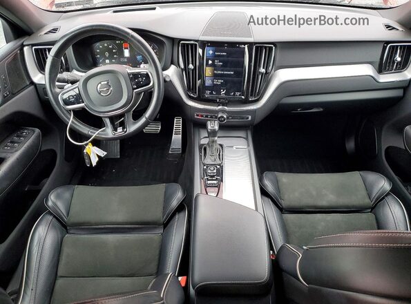 LYV102RM0KB284015 2019 VOLVO XC60 Красный Вид панели приборов