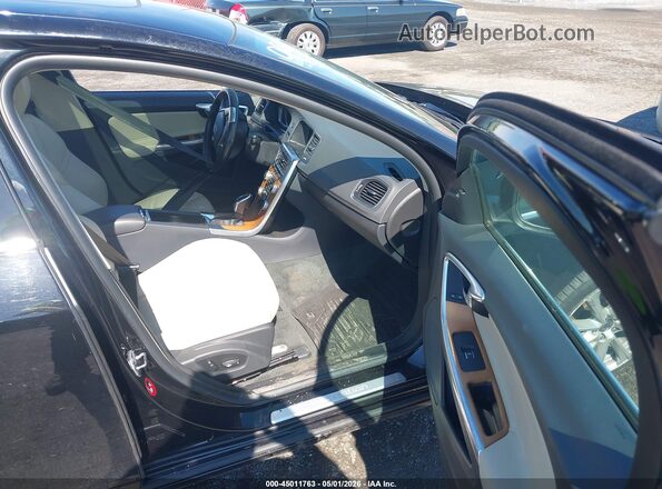 LYV402TM8JB169909 2018 VOLVO S60 INSCRIPTION Черный Вид салона спереди