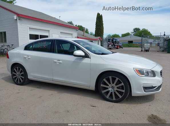 LYV612TM6GB093461 2016 VOLVO S60 INSCRIPTION White Widok wnętrza z tyłu