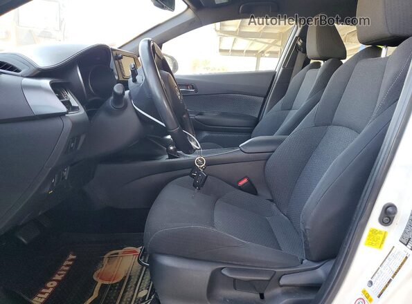 NMTKHMBX4JR045281 2018 TOYOTA C-HR Белый Вид салона спереди