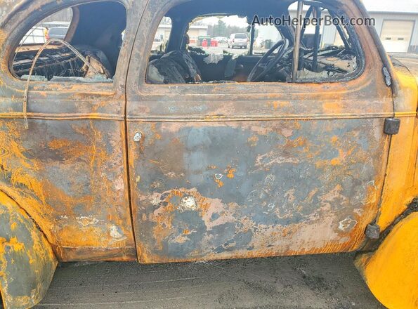 P6EA20747 1939 PONTIAC SEDAN Burn Vista de los asientos traseros