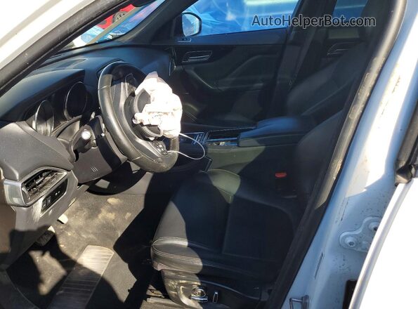 SADCJ2FX2LA645536 2020 JAGUAR F-PACE Белый Вид салона спереди