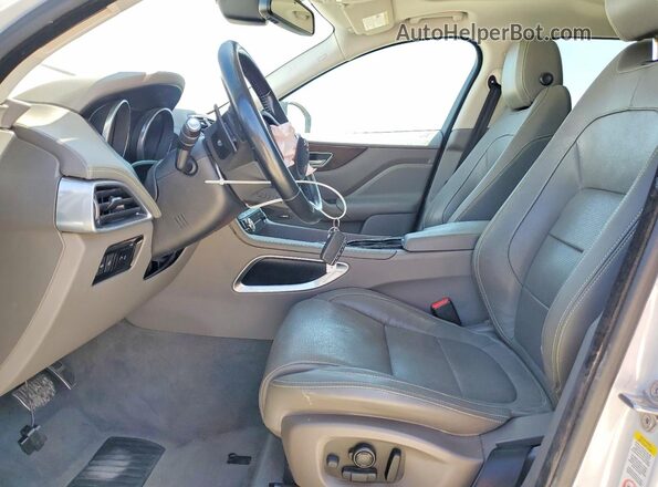 SADCL2BV6HA062151 2017 JAGUAR F-PACE Белый Вид салона спереди
