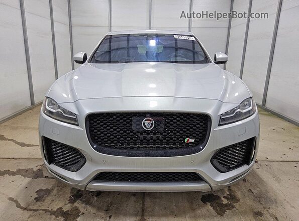 SADCM2FV0JA240519 2018 JAGUAR F-PACE Серебряный Вид спереди