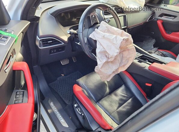SADCM2FV4JA260997 2018 JAGUAR F-PACE Silver Widok deski rozdzielczej
