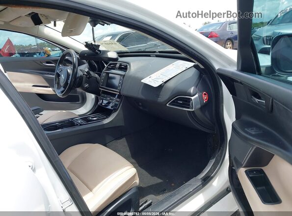 SAJAR4BG4HA962174 2017 JAGUAR XF White Vista interior delantera