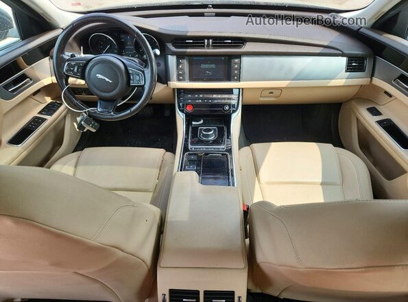SAJBD4BV5HCY38047 2017 JAGUAR XF Black Vista del salpicadero