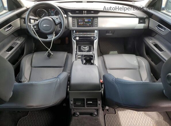 SAJBD4FX5JCY58090 2018 JAGUAR XF Black Widok deski rozdzielczej