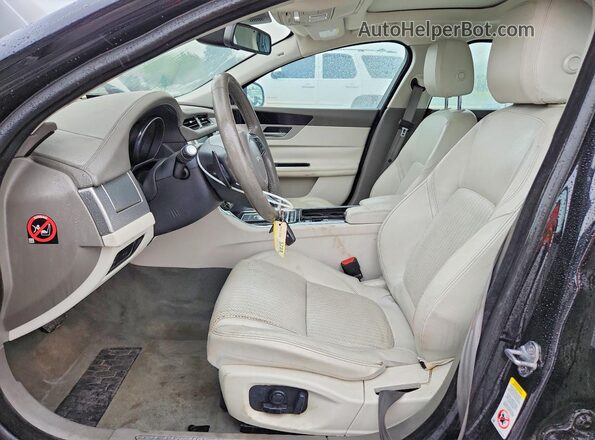 SAJBE4BV1GCY13495 2016 JAGUAR XF Черный Вид салона спереди