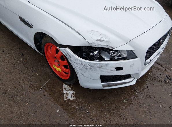SAJBJ4BN5HCY32130 2017 JAGUAR XF White Widok z przodu