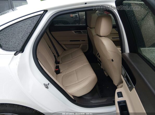 SAJBJ4BN5HCY32130 2017 JAGUAR XF White Widok naklejki z numerem VIN