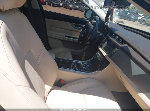 SAJBJ4BV4HCY43054 2017 JAGUAR XF Серый Вид салона спереди