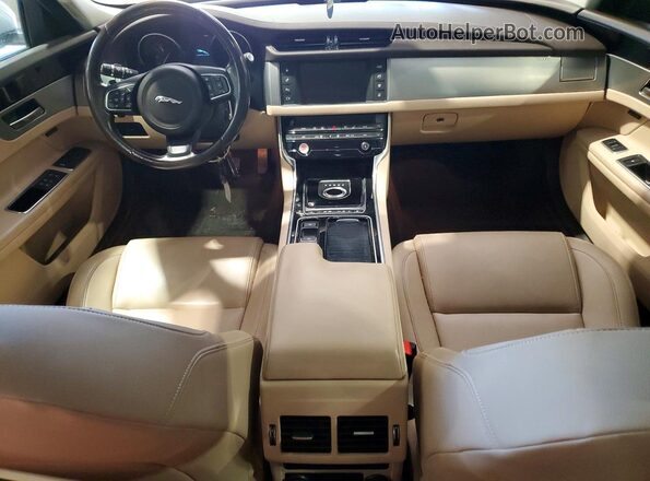 SAJBJ4BV5GCY16735 2016 JAGUAR XF Серебряный Вид панели приборов