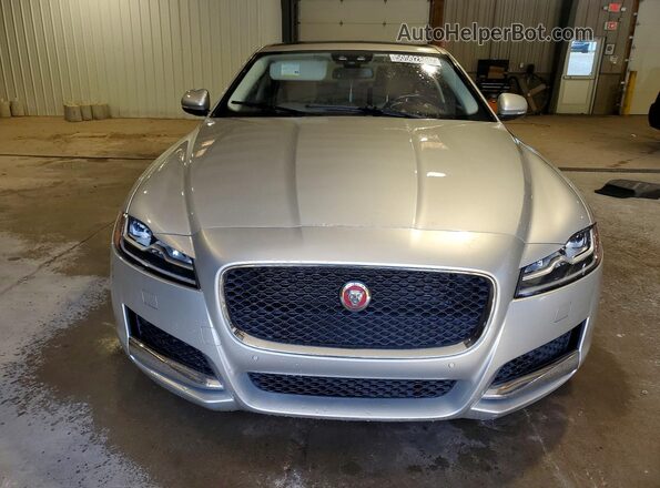 SAJBJ4BV5GCY16735 2016 JAGUAR XF Серебряный Вид спереди