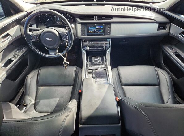 SAJBJ4BV6HCY36817 2017 JAGUAR XF Серебряный Вид панели приборов