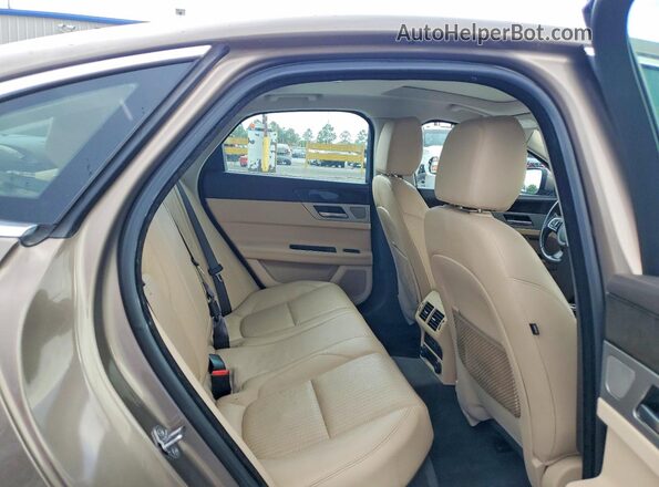 SAJBK4BV0HCY26717 2017 JAGUAR XF Tan Widok tylnych siedzeń