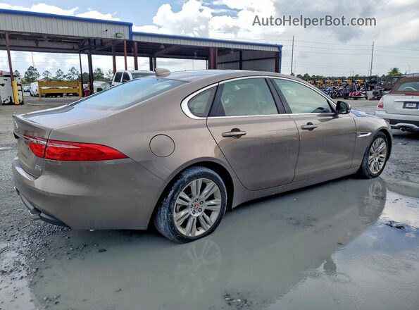 SAJBK4BV0HCY26717 2017 JAGUAR XF Tan Tył prawy