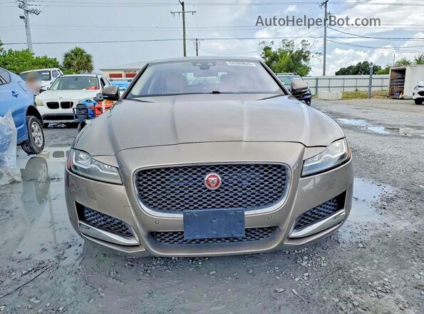 SAJBK4BV0HCY26717 2017 JAGUAR XF Tan Widok z przodu