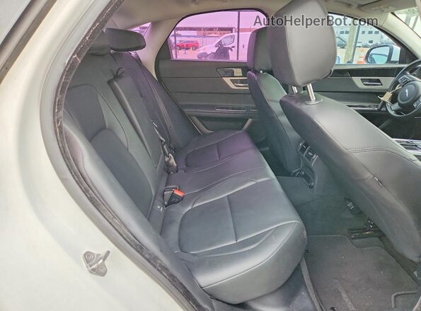 SAJBR4FX5JCY70175 2018 JAGUAR XF White Вид задніх сидінь