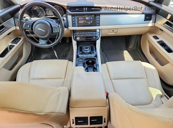 SAJBS4BV5HCY29077 2017 JAGUAR XF Black Widok deski rozdzielczej