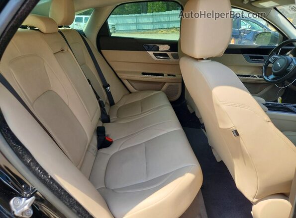 SAJBS4BV5HCY29077 2017 JAGUAR XF Black Widok tylnych siedzeń