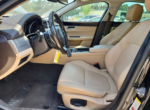 SAJBS4BV5HCY29077 2017 JAGUAR XF Black Widok wnętrza z przodu