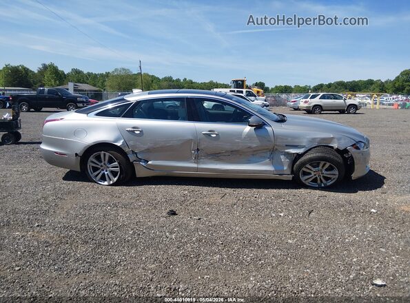 SAJWA2G73H8W03948 2017 JAGUAR XJ Silver Vista interior trasera