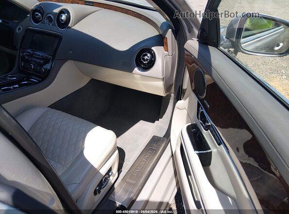 SAJWA2G73H8W03948 2017 JAGUAR XJ Silver Vista interior delantera