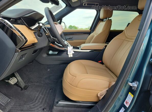 SAL1P9EU7TA623607 2026 LAND ROVER RANGE Green Widok wnętrza z przodu