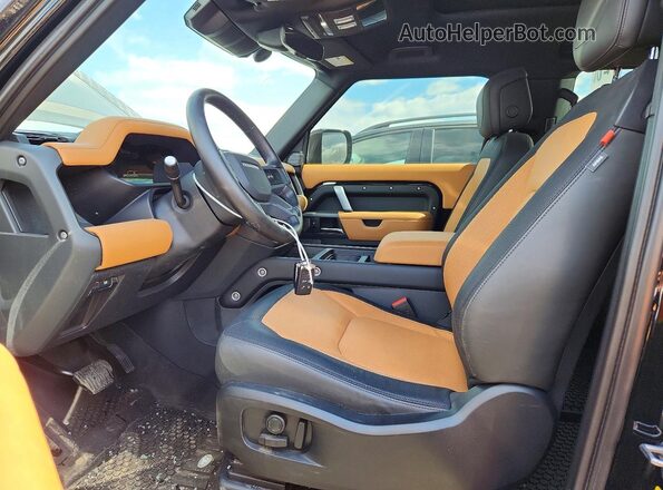 SALE26EU4P2166561 2023 LAND ROVER DEFENDER Черный Вид салона спереди