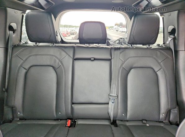 SALEP7EU0P2192095 2023 LAND ROVER DEFENDER Серебряный Вид задних сидений