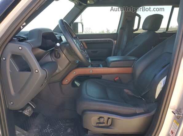 SALEX7EU2R2264157 2024 LAND ROVER DEFENDER Серебряный Вид салона спереди