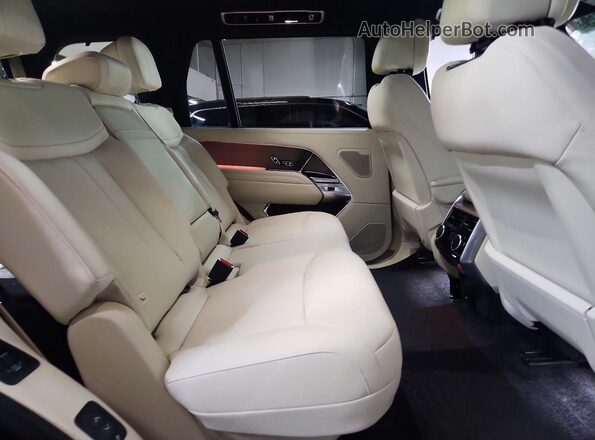 SALKPBE95RA245139 2024 LAND ROVER RANGE Black Widok wnętrza z tyłu
