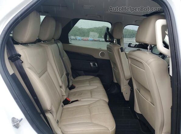 SALRG2RV8JA072419 2018 LAND ROVER DISCOVERY Белый Вид задней части салона