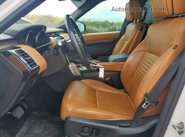 SALRHBBK1HA044047 2017 LAND ROVER DISCOVERY Белый Вид салона спереди