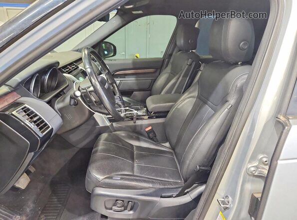 SALRRBBKXHA031097 2017 LAND ROVER DISCOVERY Серебряный Вид салона спереди
