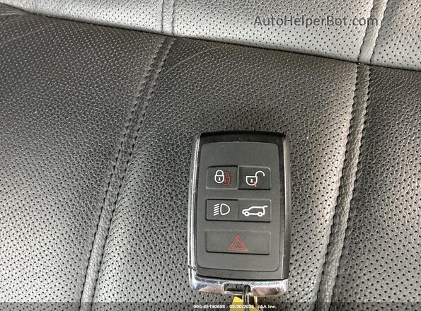 SALZJ2FX3TH293119 2026 LAND ROVER RANGE ROVER EVOQUE Gray Vista del salpicadero