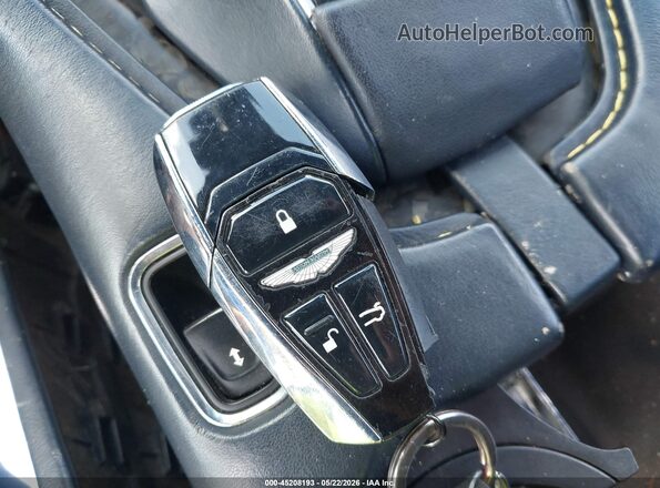 SCFRMHAV4KGR00755 2019 ASTON MARTIN DBS Blue Vista del salpicadero