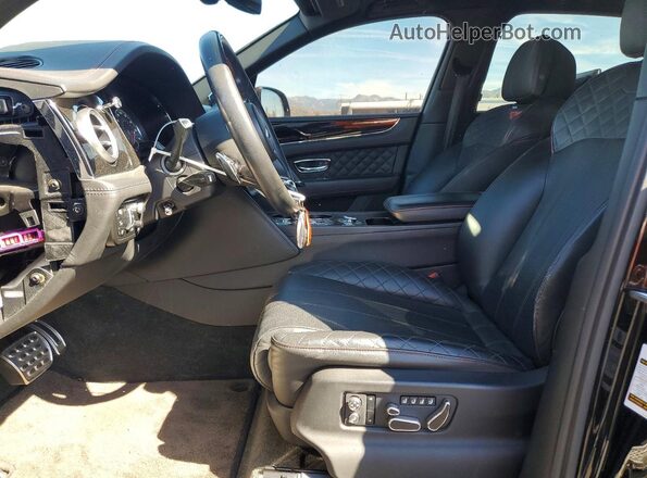 SJAAC2ZV6HC015085 2017 BENTLEY BENTAYGA Черный Вид салона спереди