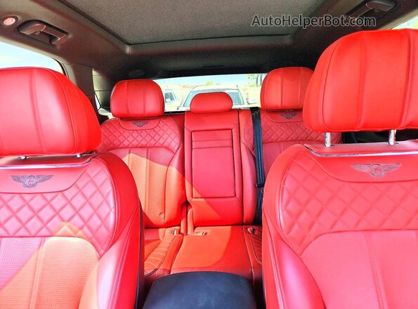 SJAAC2ZV8JC017622 2018 BENTLEY BENTAYGA White Widok tylnych siedzeń
