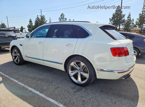 SJAAC2ZV8JC017622 2018 BENTLEY BENTAYGA White Tył lewy