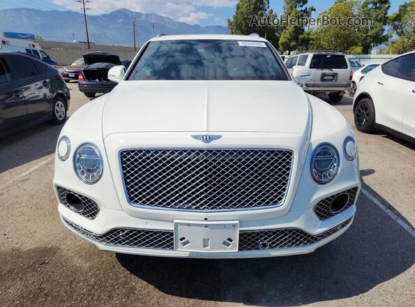 SJAAC2ZV8JC017622 2018 BENTLEY BENTAYGA White Widok z przodu