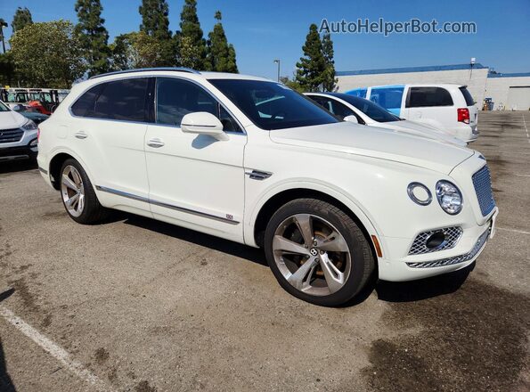 SJAAC2ZV8JC017622 2018 BENTLEY BENTAYGA White Przód prawy